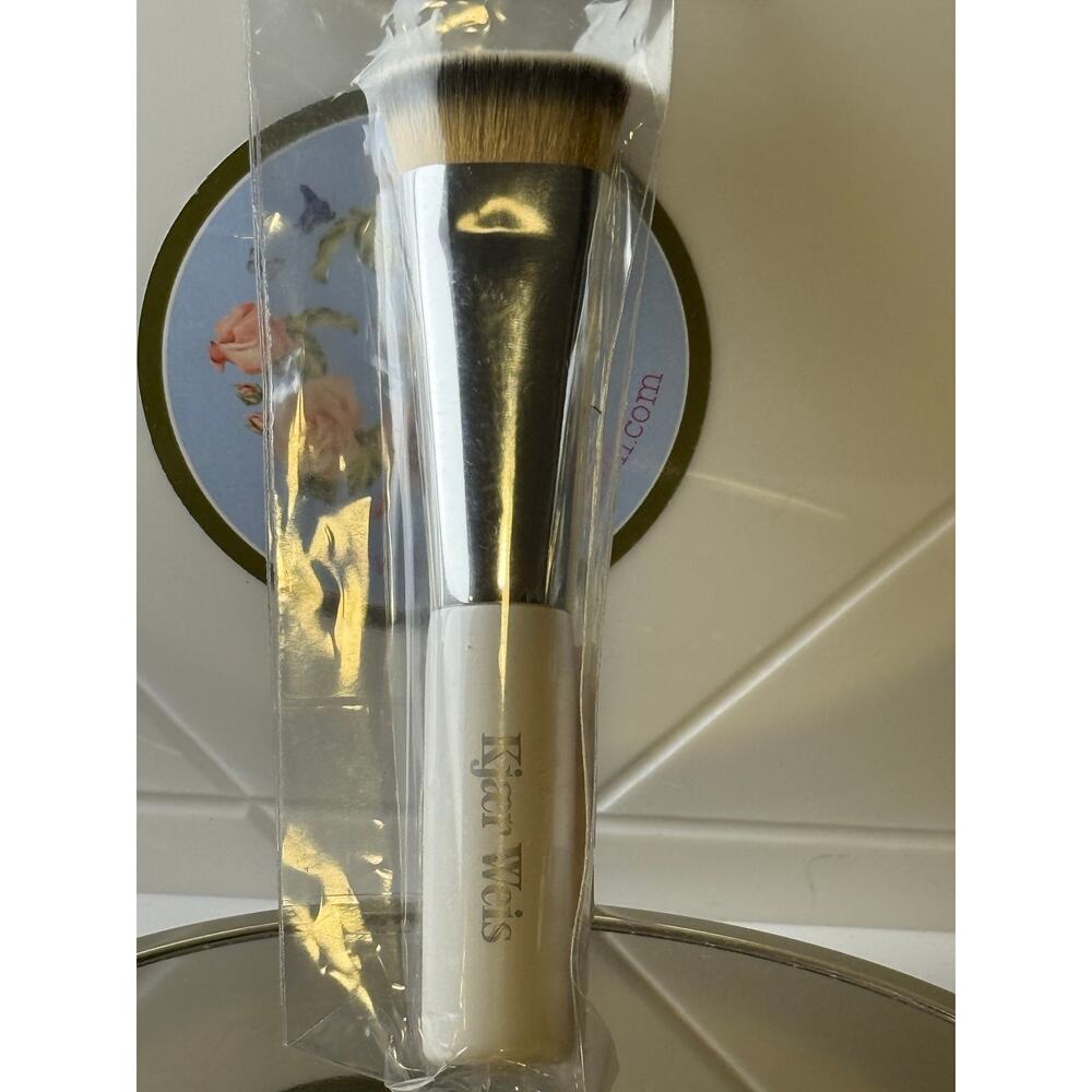 Kjaer Weis Flat Buffer Glow Brush - NEW